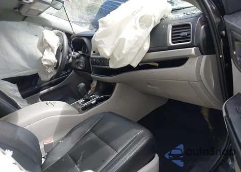 2019 Toyota Highlander Le z USA, uszkodzony, nr VIN 5TDZARFH1KS049097